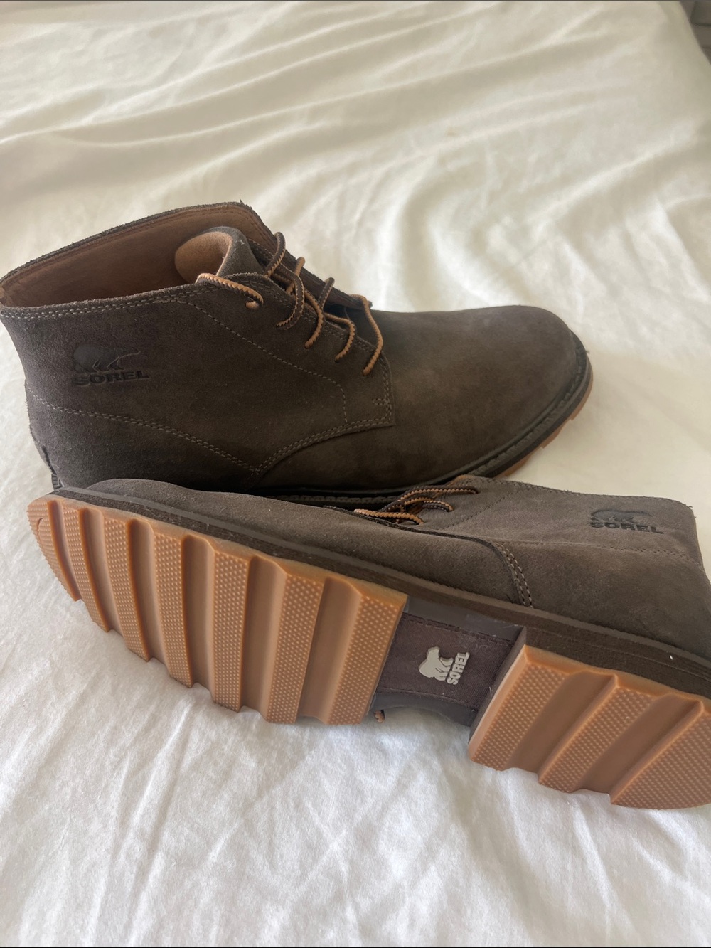 Sorel Men's Brown Suede Lace-Up Chukka Boots with Gum Outsole